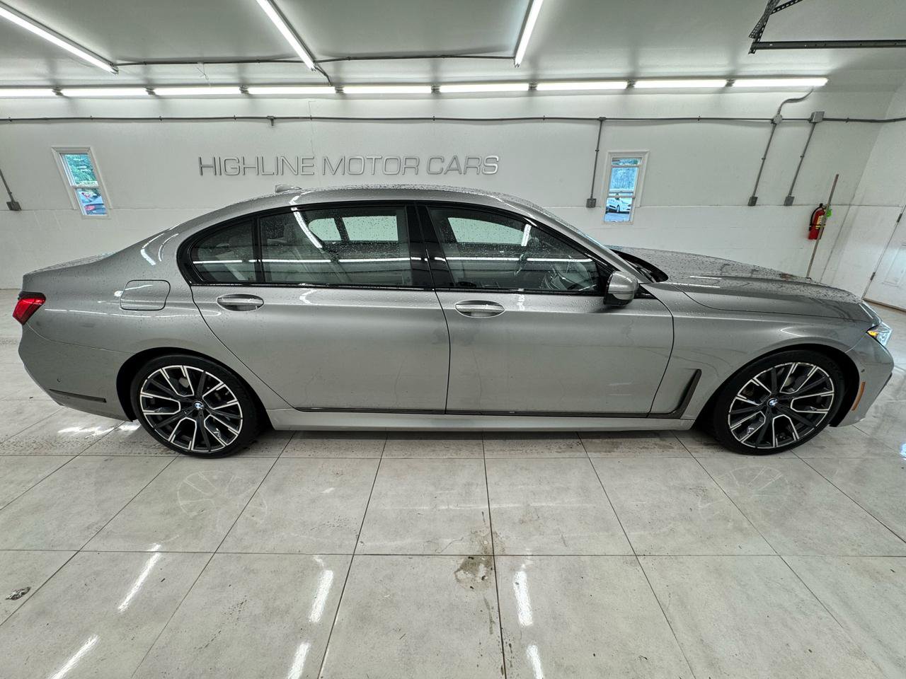 Used 2021 BMW 750i xDrive w/ Executive Package AWD/4WD image 4