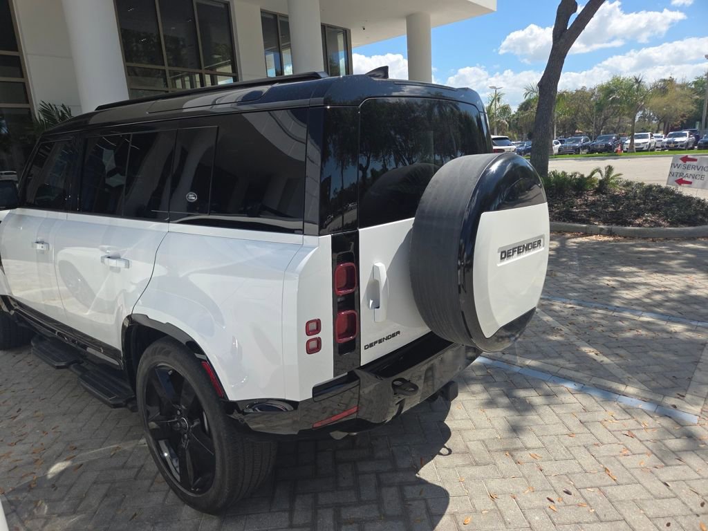 Used 2024 Land Rover Defender 110 X-Dynamic SE image 89