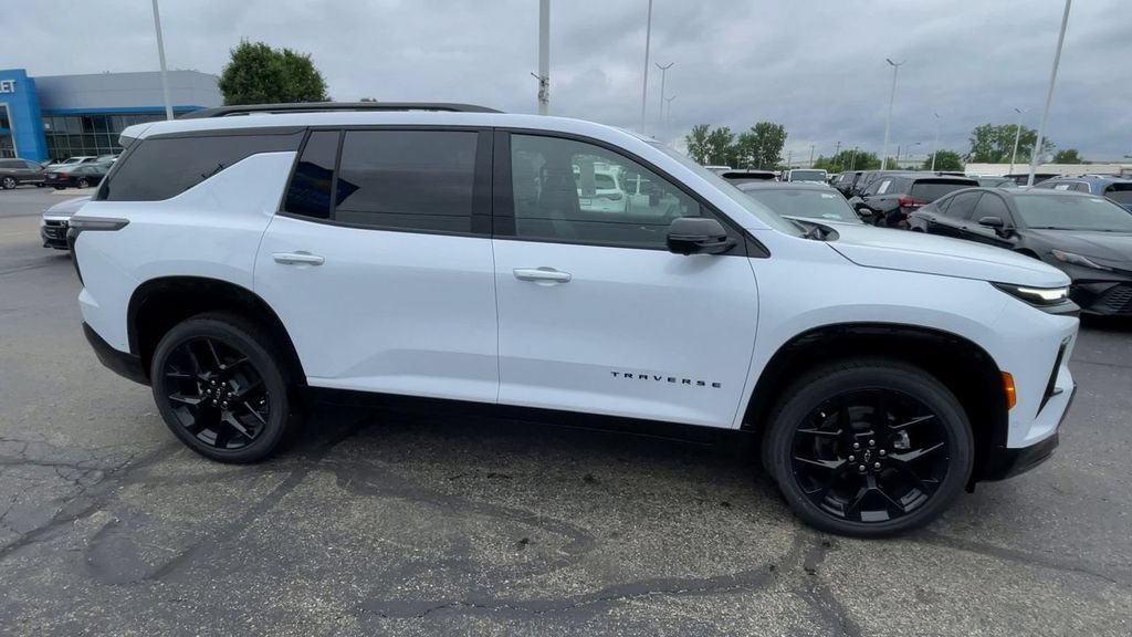 New 2026 Chevrolet Traverse RS w/ LPO, Floor Liner Package AWD/4WD image 3