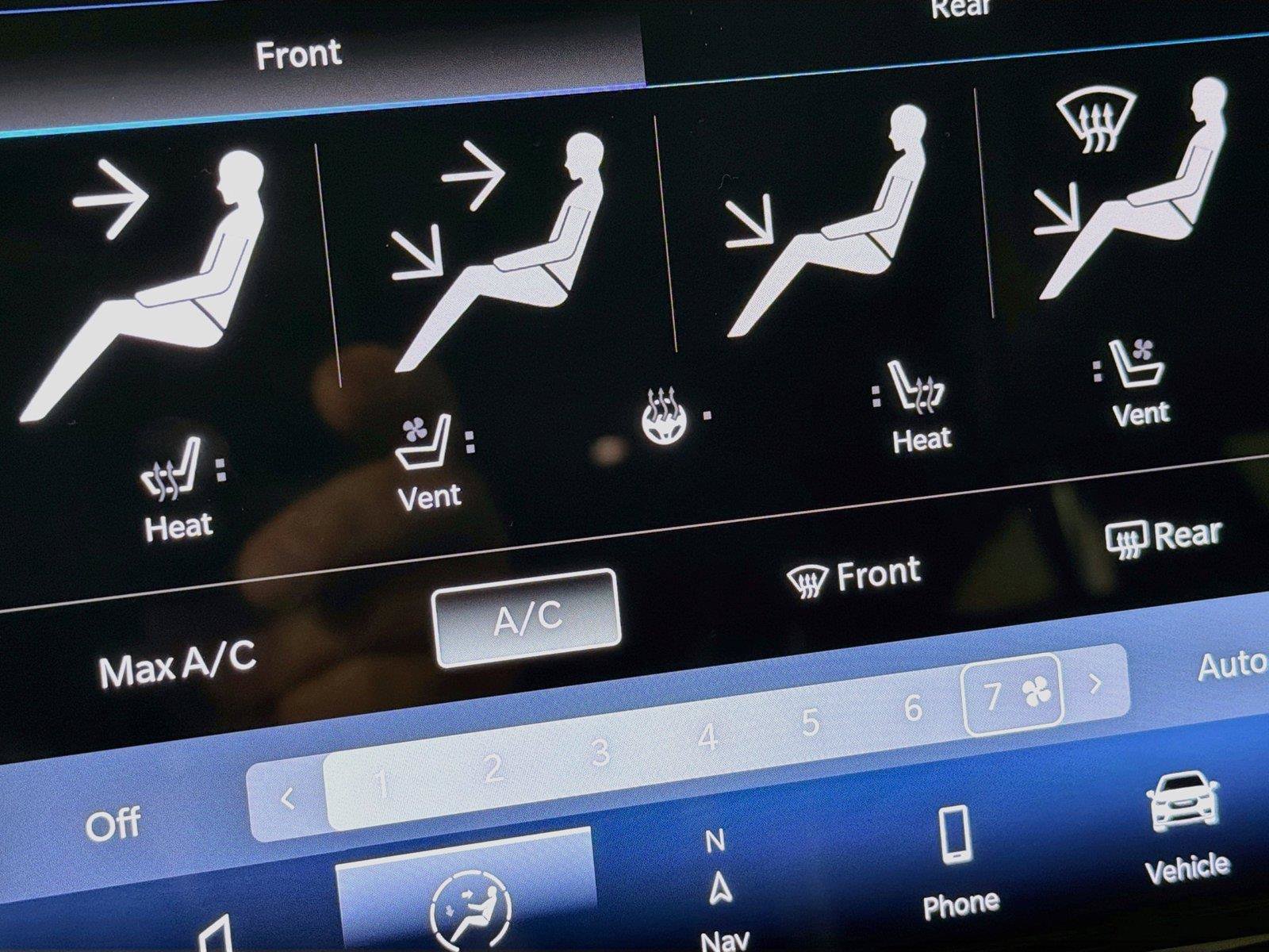 Used 2025 Chrysler Pacifica Limited FWD image 25