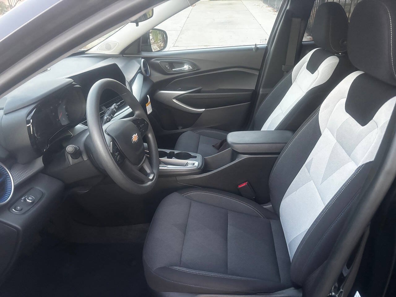 Used 2026 Chevrolet Trax LS w/ LS Convenience Package FWD image 17