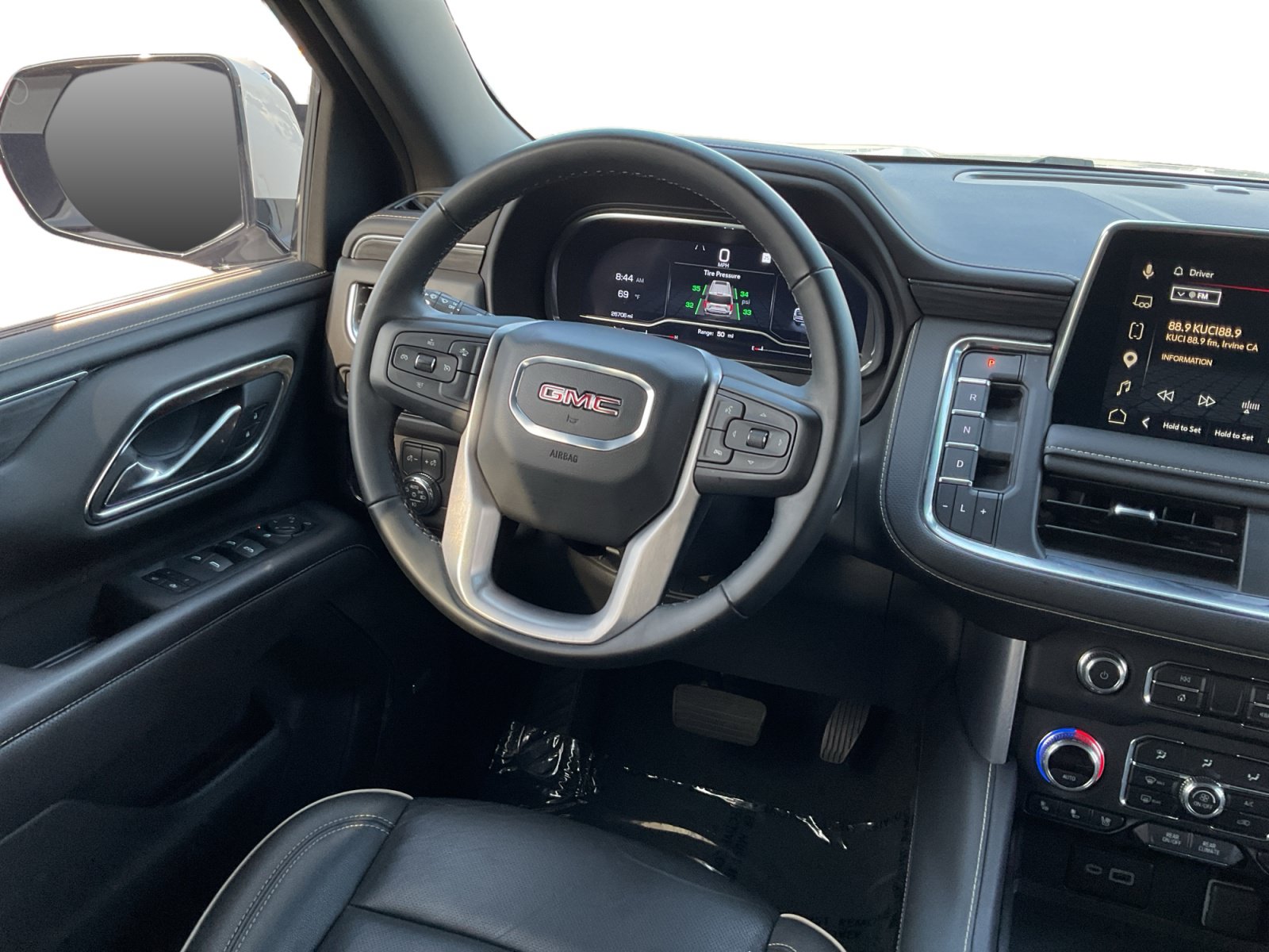 Used 2024 GMC Yukon XL SLT AWD/4WD image 11