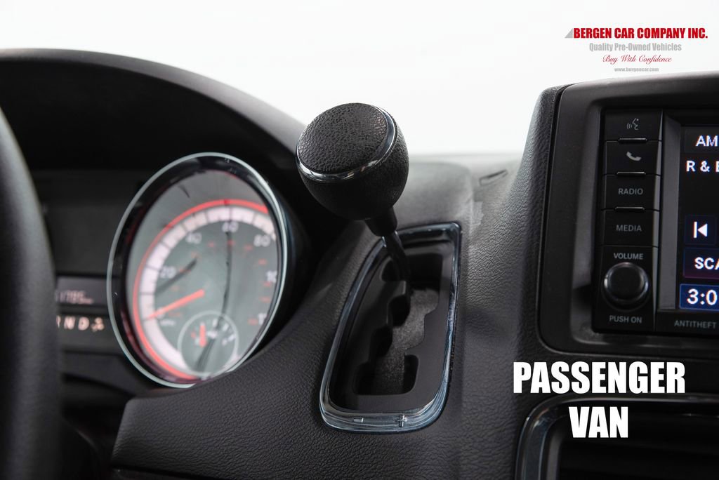 Used 2018 Dodge Grand Caravan SE w/ UConnect Hands-Free Group FWD image 28