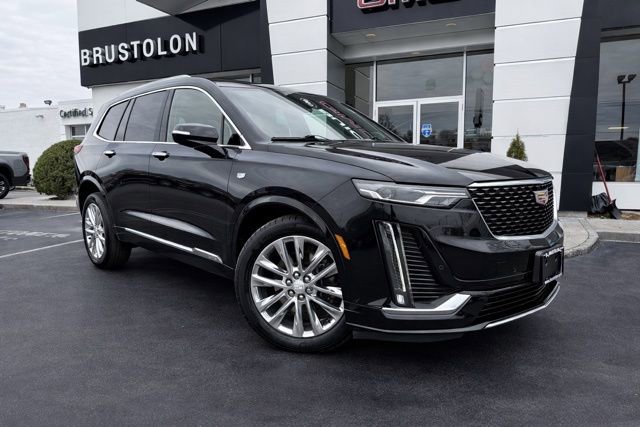 Used 2023 Cadillac XT6 Premium Luxury image 3
