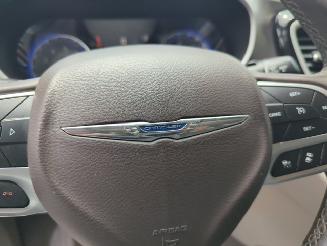 Used 2018 Chrysler Pacifica Touring-L w/ Advanced Safetytec Group FWD image 29