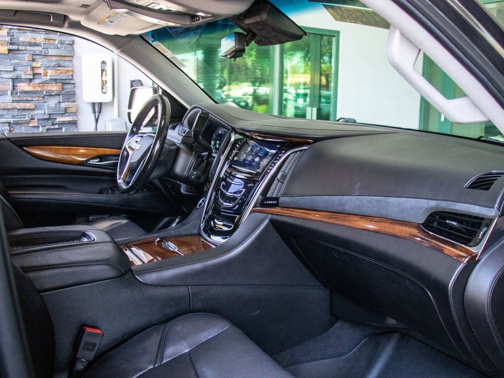 Used 2017 Cadillac Escalade ESV Premium Luxury AWD/4WD image 17