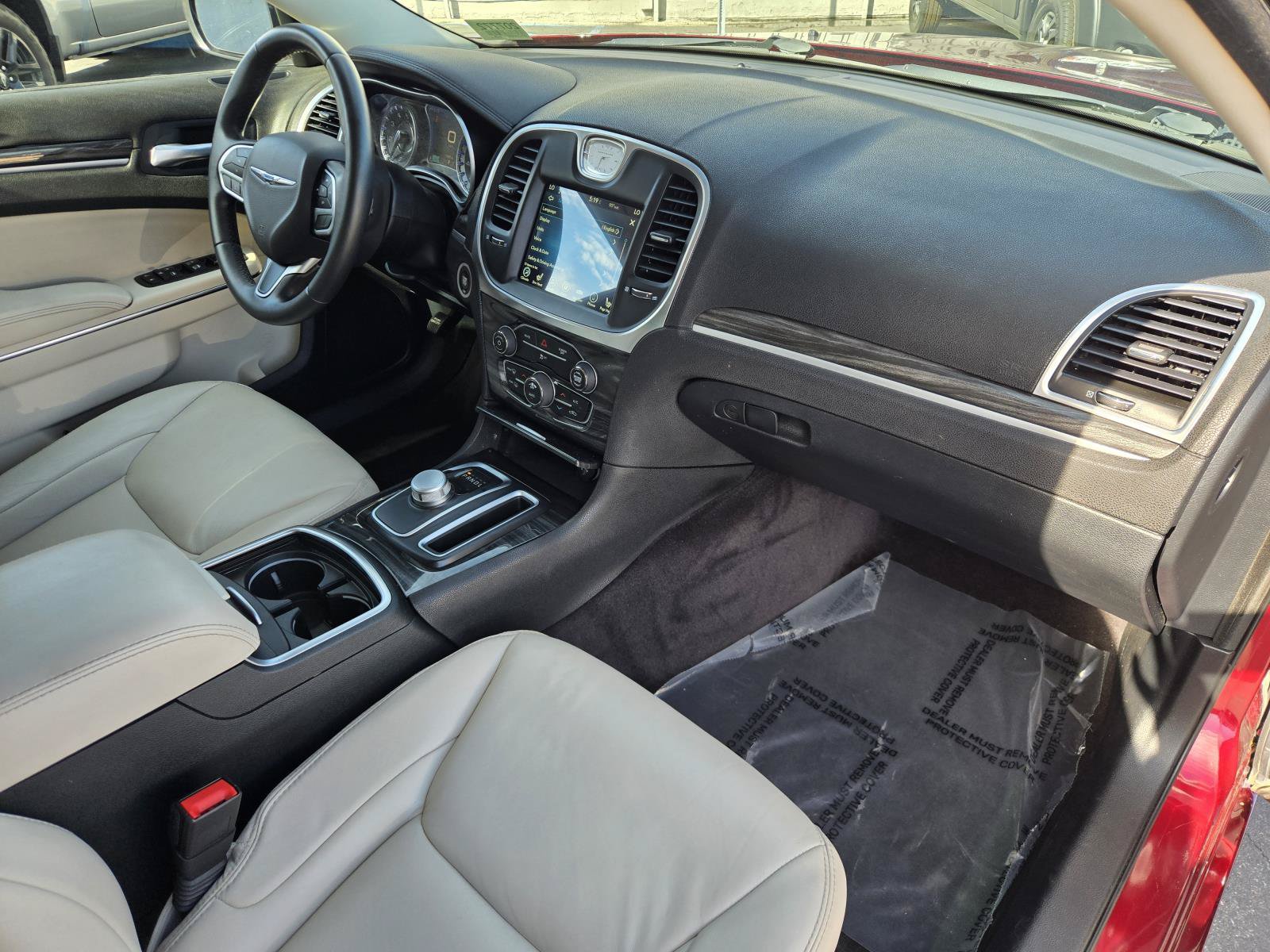 Used 2017 Chrysler 300 Limited RWD image 31
