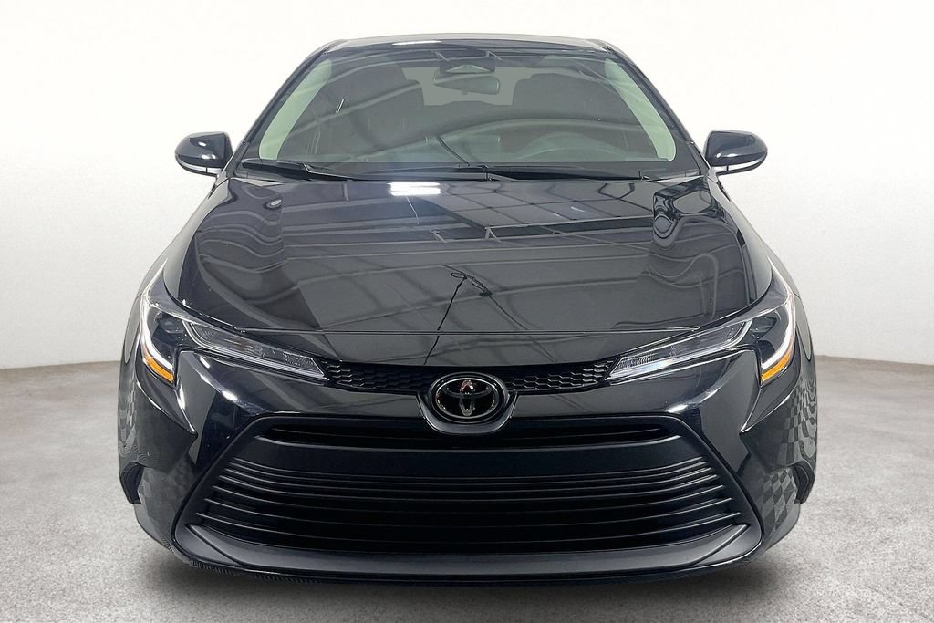 Used 2025 Toyota Corolla LE FWD image 4