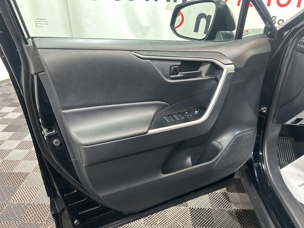 Used 2024 Toyota RAV4 LE AWD/4WD image 19