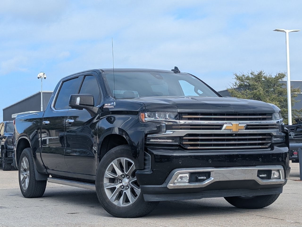 Used 2019 Chevrolet Silverado 1500 High Country w/ Technology Package AWD/4WD image 1
