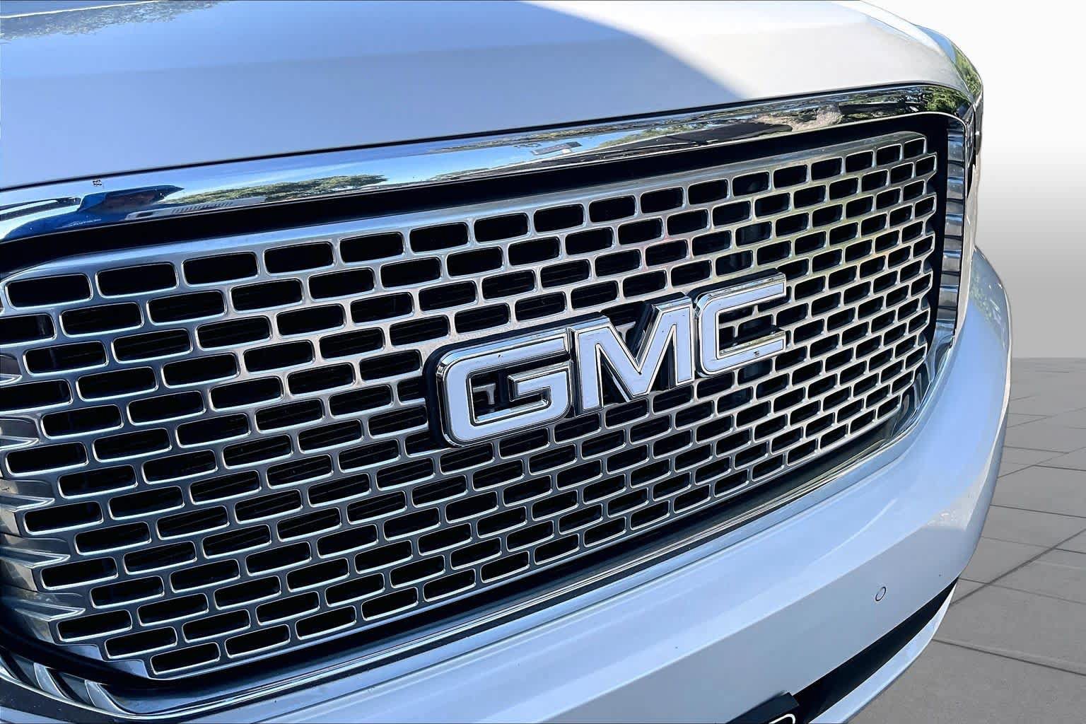 Used 2016 GMC Yukon Denali w/ Open Road Package AWD/4WD image 32