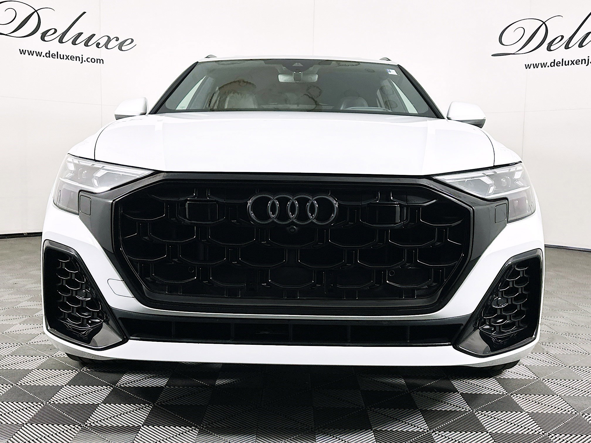 Used 2024 Audi Q8 Prestige w/ Prestige Package AWD/4WD image 2