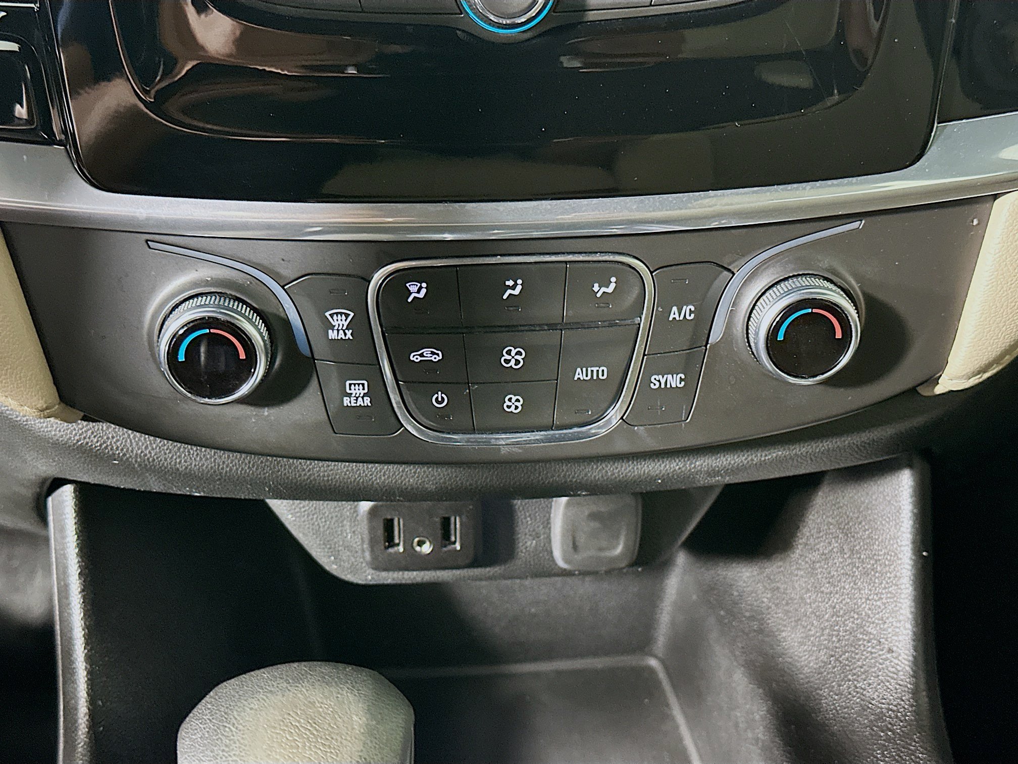 Used 2022 Chevrolet Traverse LS w/ Midnight/Sport Edition FWD image 23