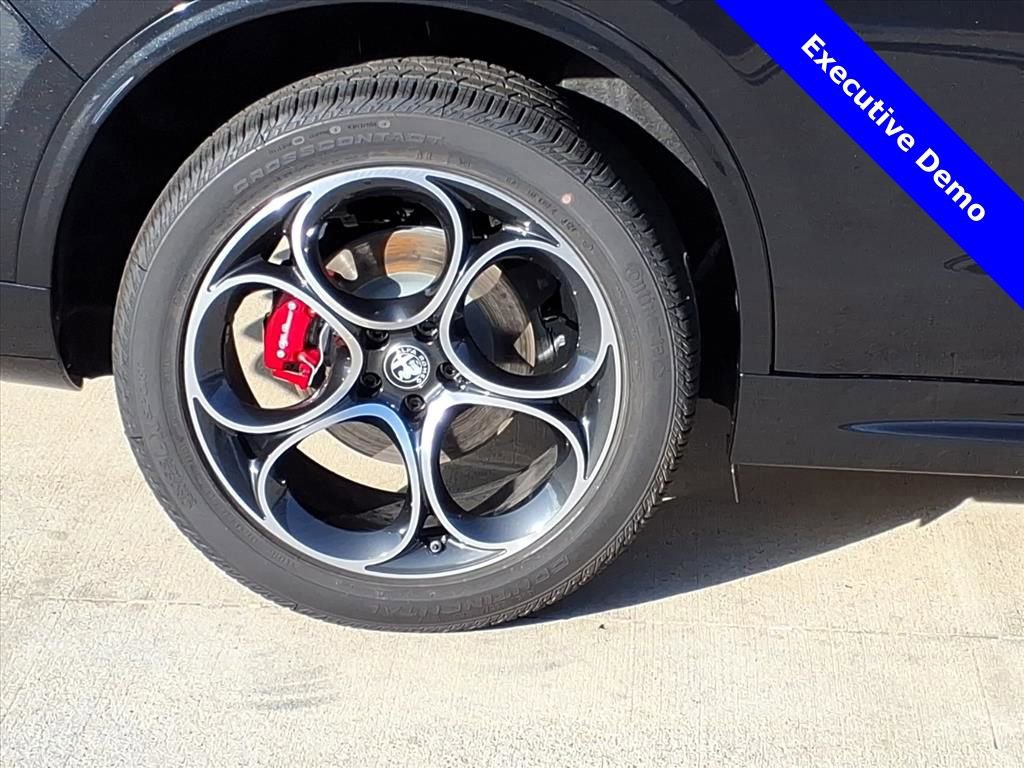 New 2025 Alfa Romeo Stelvio Sprint w/ Veloce Package AWD/4WD image 6
