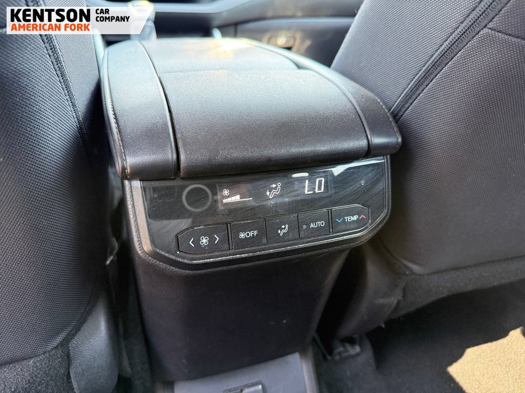 Used 2025 Toyota Highlander LE AWD/4WD image 30