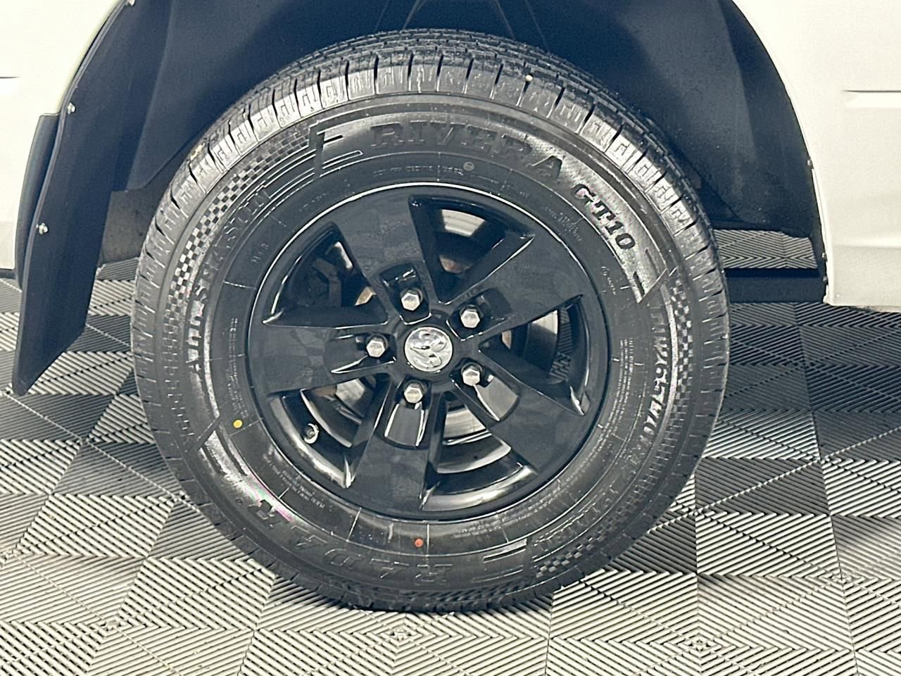 Used 2023 RAM 1500 Classic SLT w/ Protection Group AWD/4WD image 29