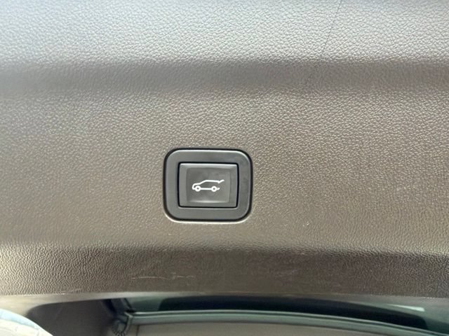 Used 2023 GMC Yukon XL SLT w/ SLT Premium Package AWD/4WD image 19