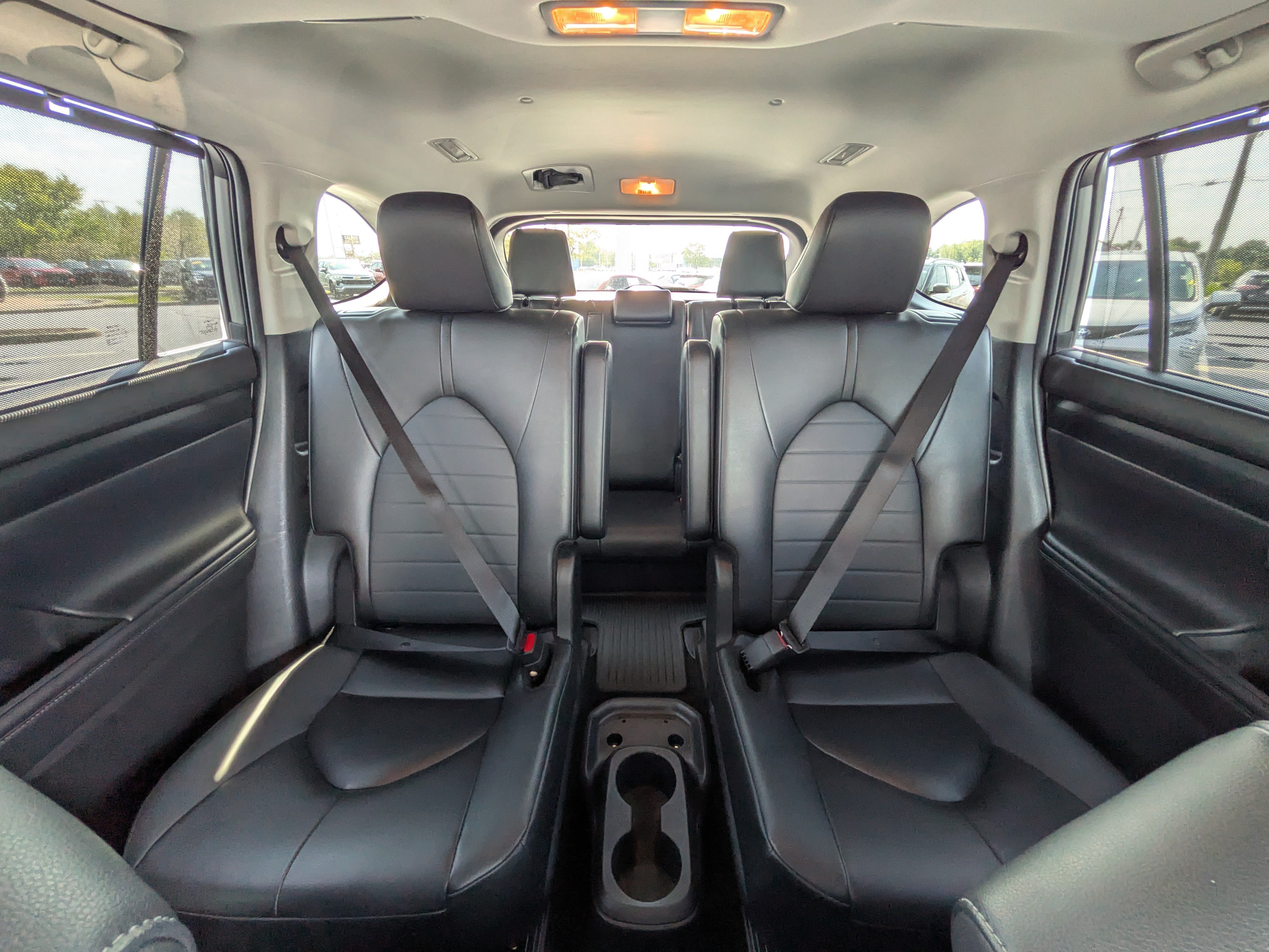 Used 2025 Toyota Highlander XLE AWD/4WD image 23