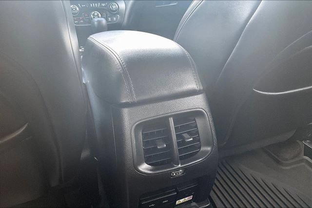 Used 2019 Jeep Cherokee Limited w/ Technology Group AWD/4WD image 10