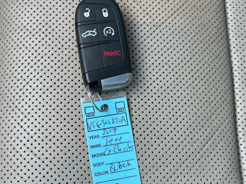 Used 2017 Jeep Grand Cherokee Limited w/ Luxury Group II image 45