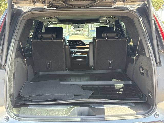 Certified 2022 Cadillac Escalade Premium Luxury Platinum w/ Heavy-Duty Trailer Package AWD/4WD image 35