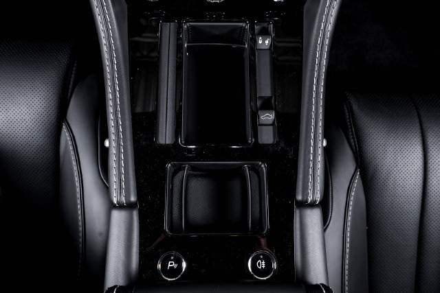 Used 2016 Aston Martin DB9 GT RWD image 48