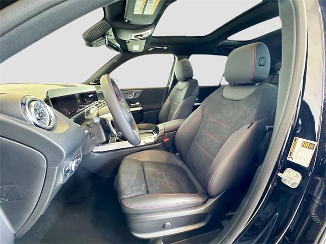 New 2025 Mercedes-Benz GLB 250 4MATIC image 4