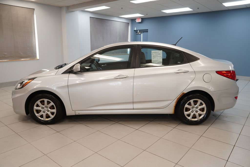 Used 2013 Hyundai Accent GLS image 2