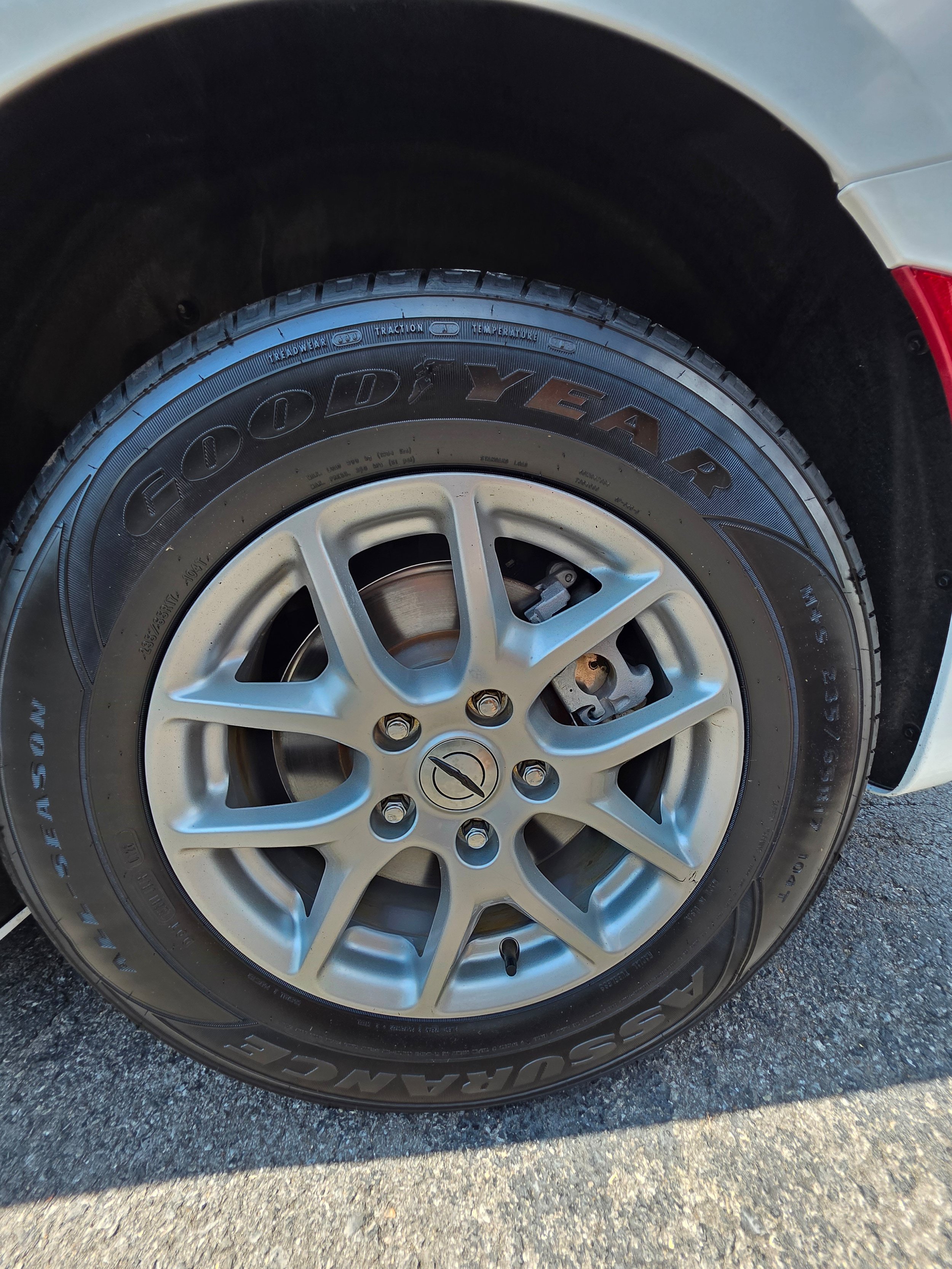 Used 2024 Chrysler Pacifica Touring FWD image 24