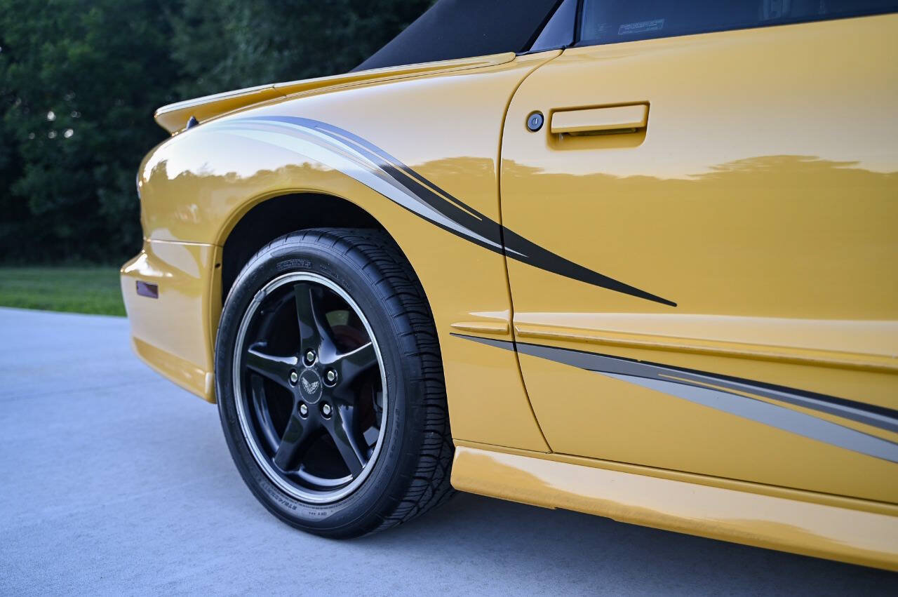Used 2002 Pontiac Firebird Trans Am RWD image 19
