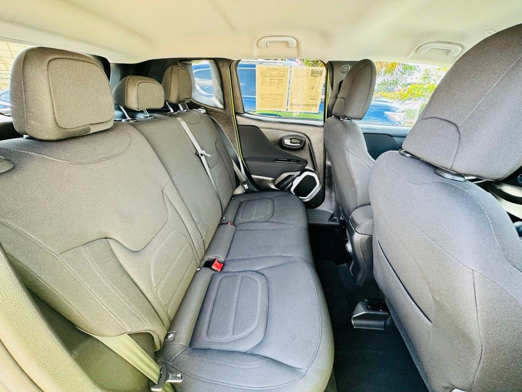 Used 2018 Jeep Renegade Latitude w/ Cold Weather Group AWD/4WD image 14
