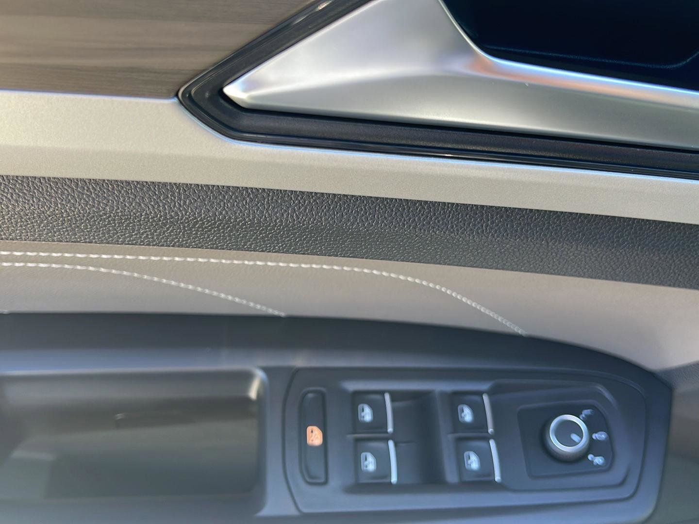 Used 2023 Volkswagen Atlas SEL image 24