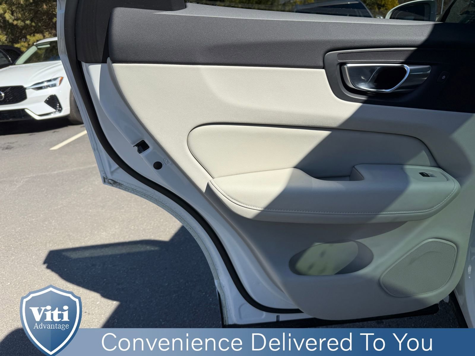 Certified 2023 Volvo XC60 B5 Ultimate w/ Climate Package image 20