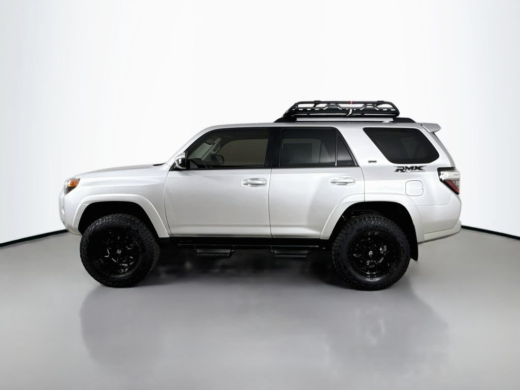 Certified 2022 Toyota 4Runner SR5 AWD/4WD image 4