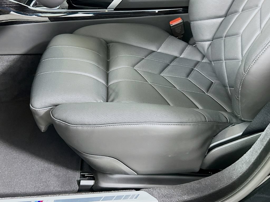 New 2026 BMW 750e xDrive AWD/4WD image 21