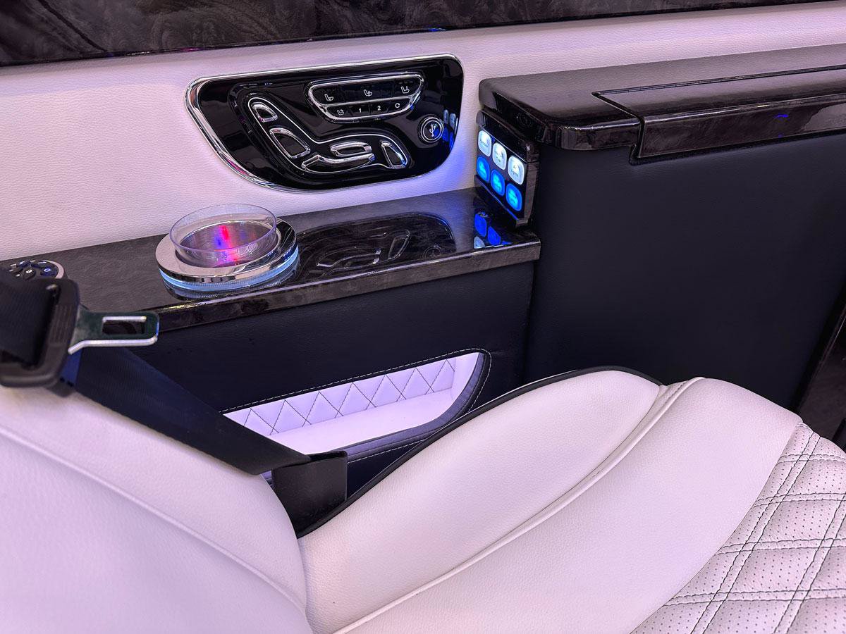 Used 2024 Mercedes-Benz Sprinter 3500 image 7