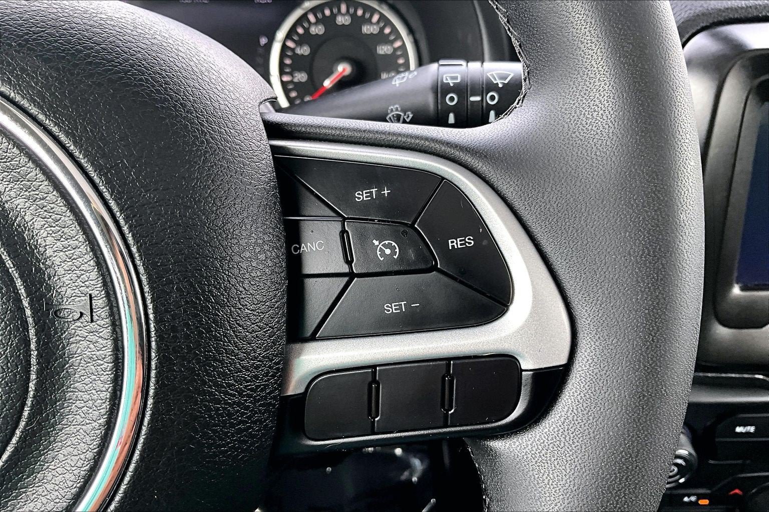 Used 2021 Jeep Renegade Latitude AWD/4WD image 17