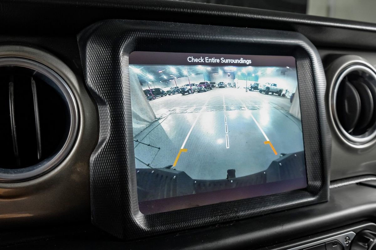 Used 2018 Jeep Wrangler Unlimited Sahara AWD/4WD image 21