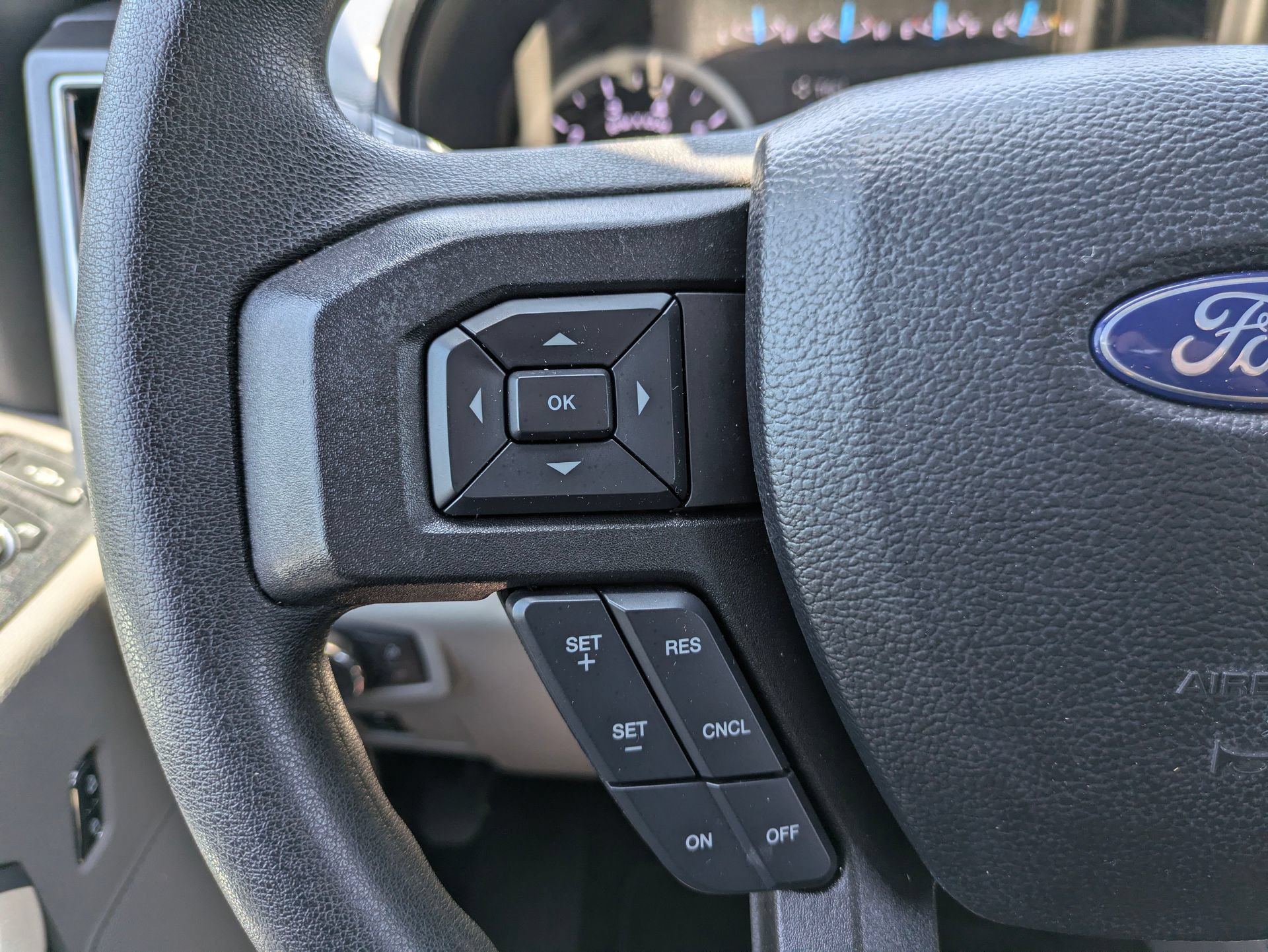 Certified 2020 Ford F250 XLT w/ XLT Premium Package AWD/4WD image 30