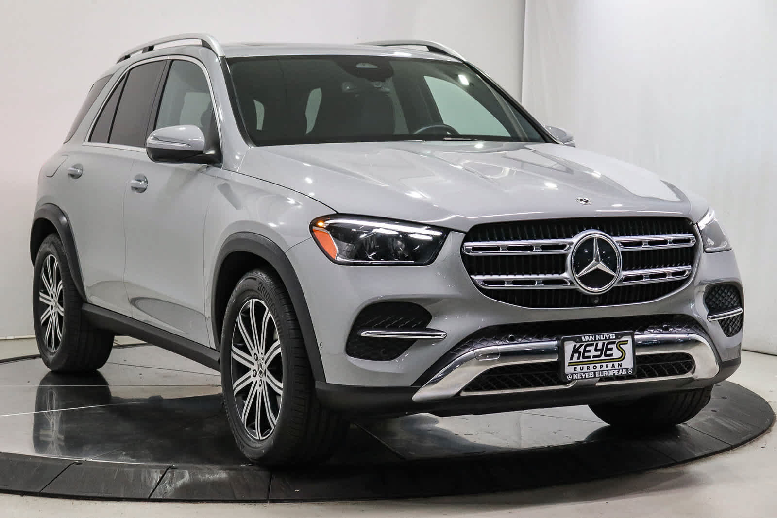 Certified 2025 Mercedes-Benz GLE 450e 4MATIC image 3