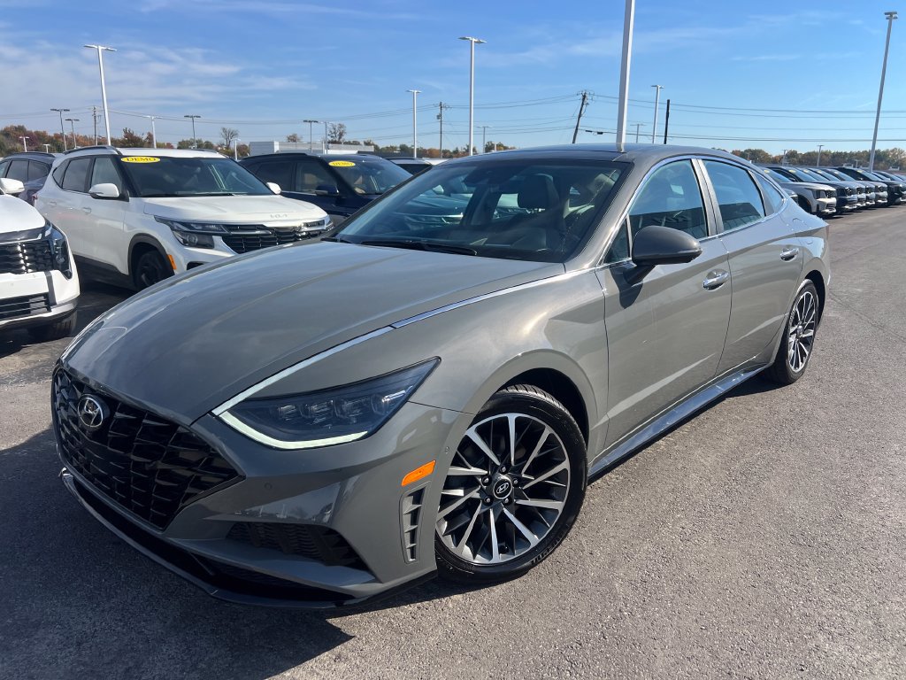 Used 2022 Hyundai Sonata Limited w/ Preferred Accessory Package FWD image 7
