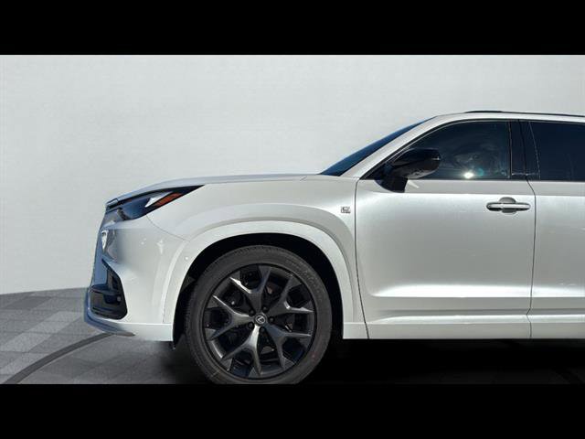 New 2026 Lexus TX 500h AWD image 17