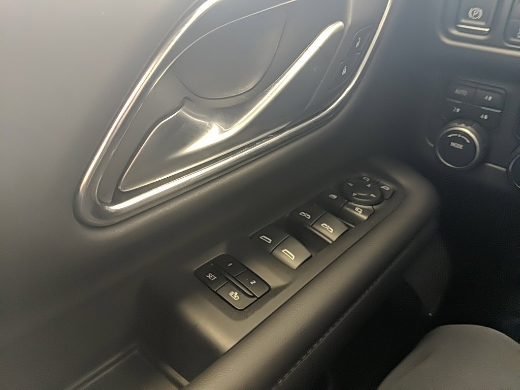 Used 2022 Chevrolet Suburban Z71 w/ Luxury Package image 32