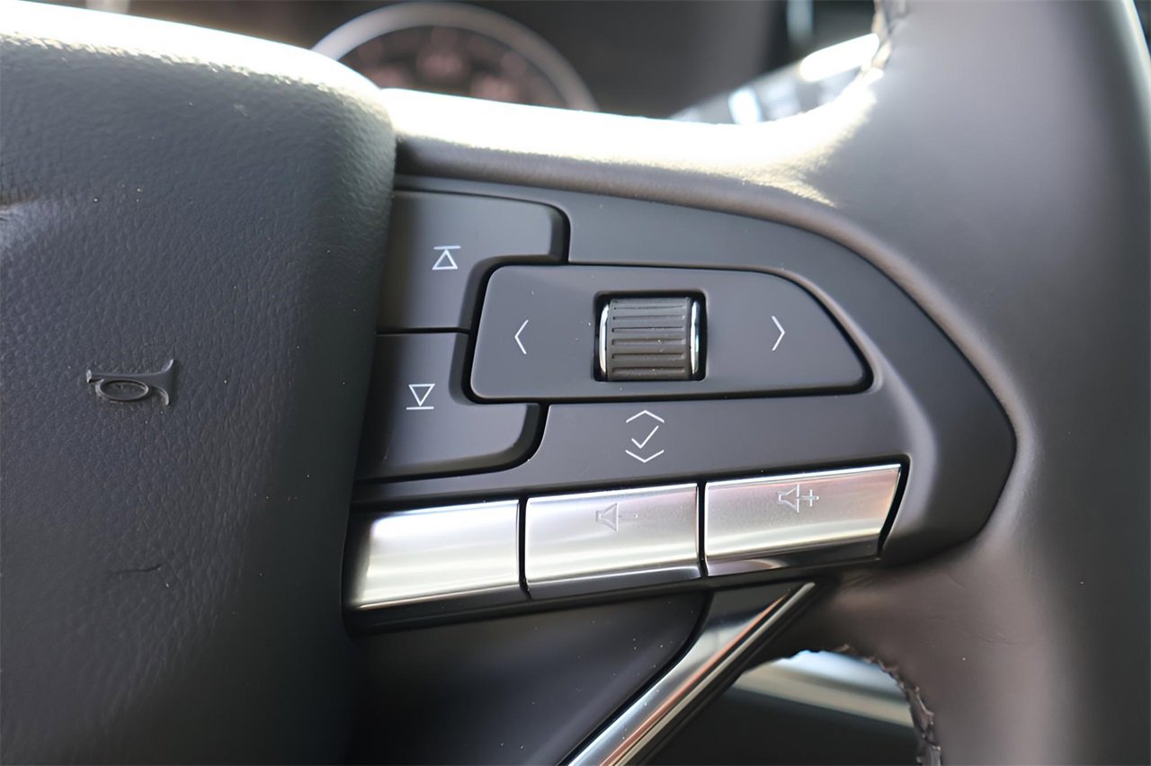 New 2025 Cadillac XT6 Luxury image 25