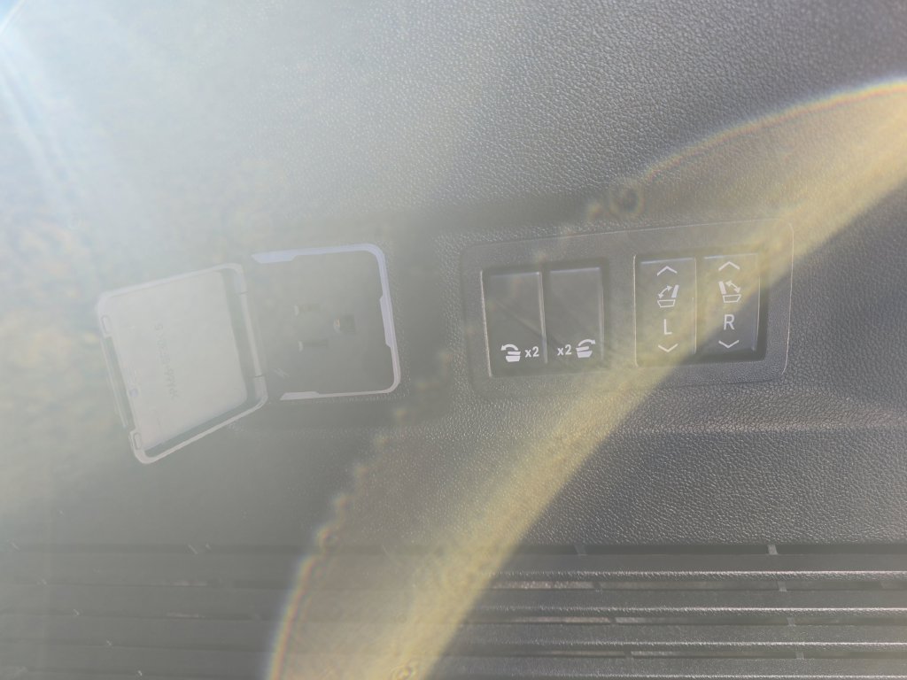 Used 2025 GMC Yukon Denali AWD/4WD image 16
