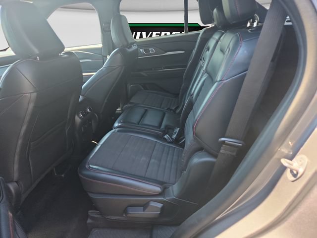 Used 2025 Ford Explorer ST-Line w/ ST-Line Street Pack AWD/4WD image 9