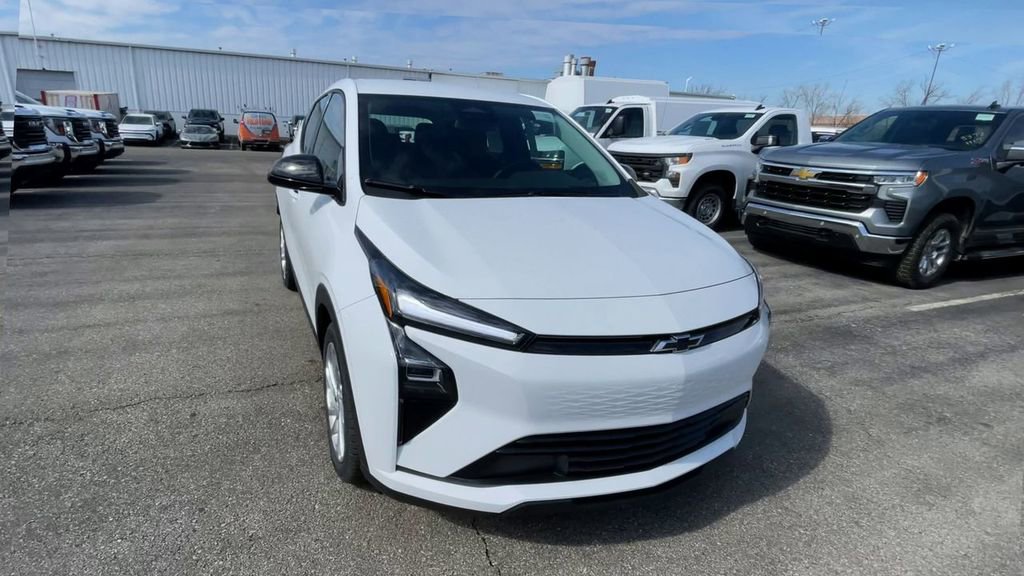 New 2027 Chevrolet Bolt LT w/ Comfort Package FWD image 4