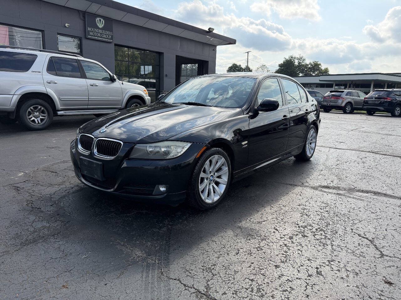 Used 2011 BMW 328i xDrive Sedan AWD/4WD image 2