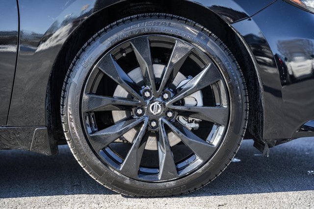 Used 2022 Nissan Maxima SR w/ Sport Mat Group image 16