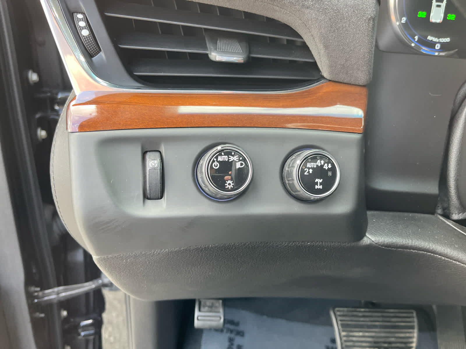 Used 2018 Cadillac Escalade 4WD image 11